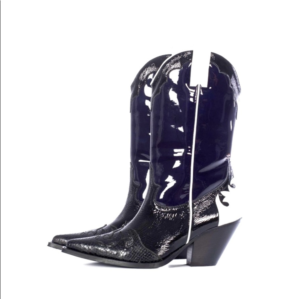 Toral multicolored cowboy boots.